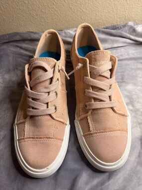 Casual Women's Canvas Lace-Up Sneakers in Blush